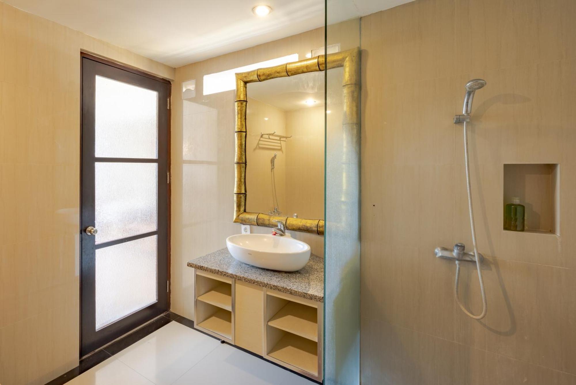 Canggu Spirit Guest House エクステリア 写真
